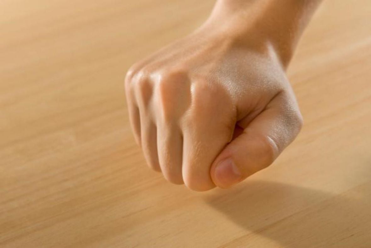 Jedno od najčešćih objašnjenja za ovaj fenomen je običaj iz drevnih paganskih kultura - undefined